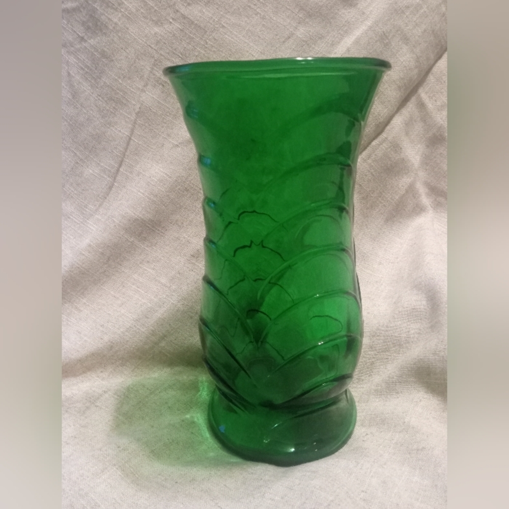 Vintage Green Glass Flower Vase Leaf (1970)